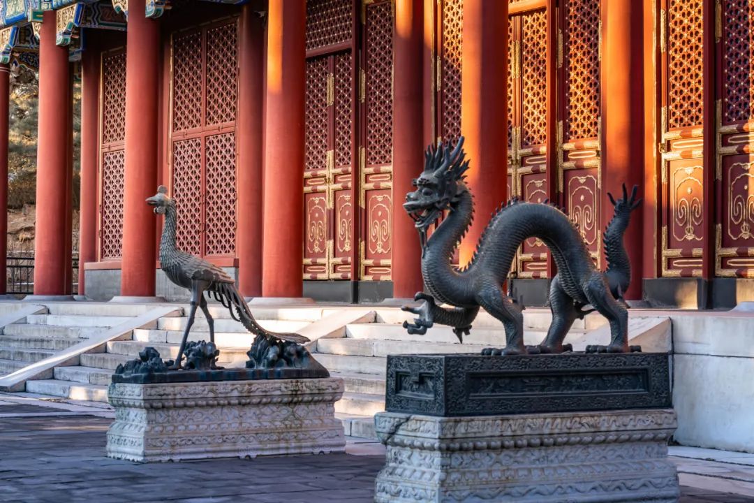 北京の人気観光地で「竜」探し