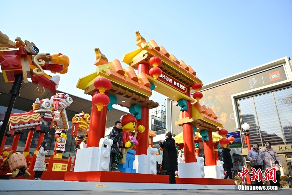 北京に春節祝う大型レゴの景観登場