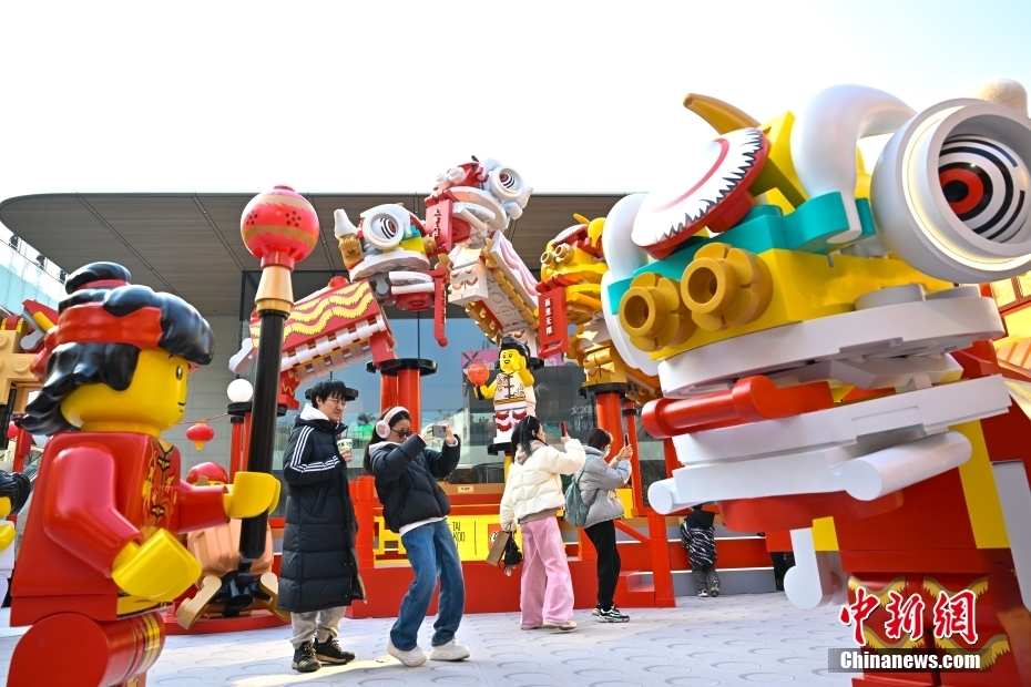 北京に春節祝う大型レゴの景観登場