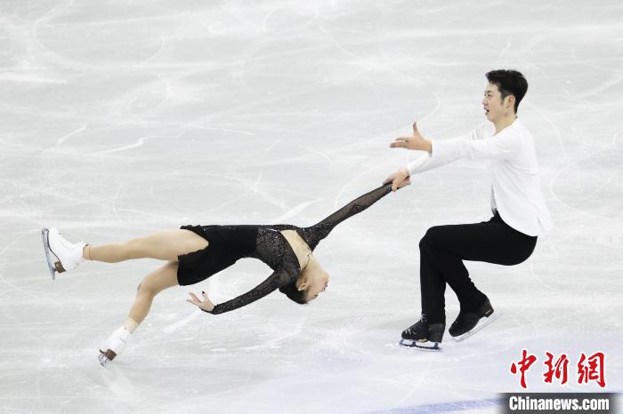 中国や各国のペアが上海で「氷上の競演」　四大陸フィギュアスケート選手権