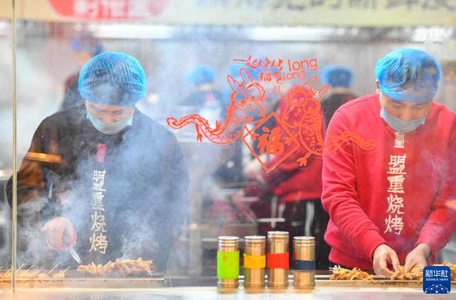小さな店構えの飲食店が生み出す新たな消費スタイル　湖南省