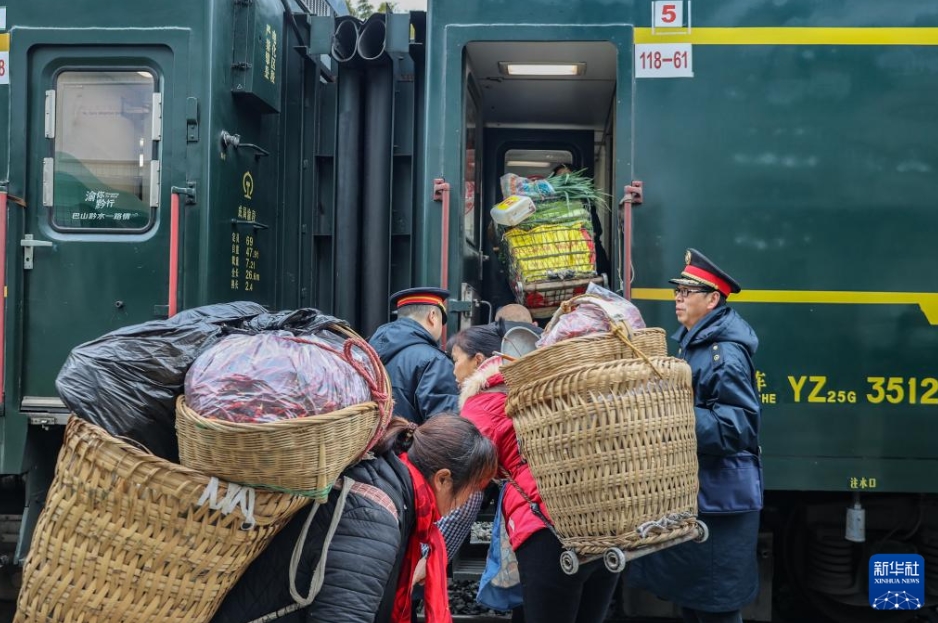 列車で「年越し用品マーケット」