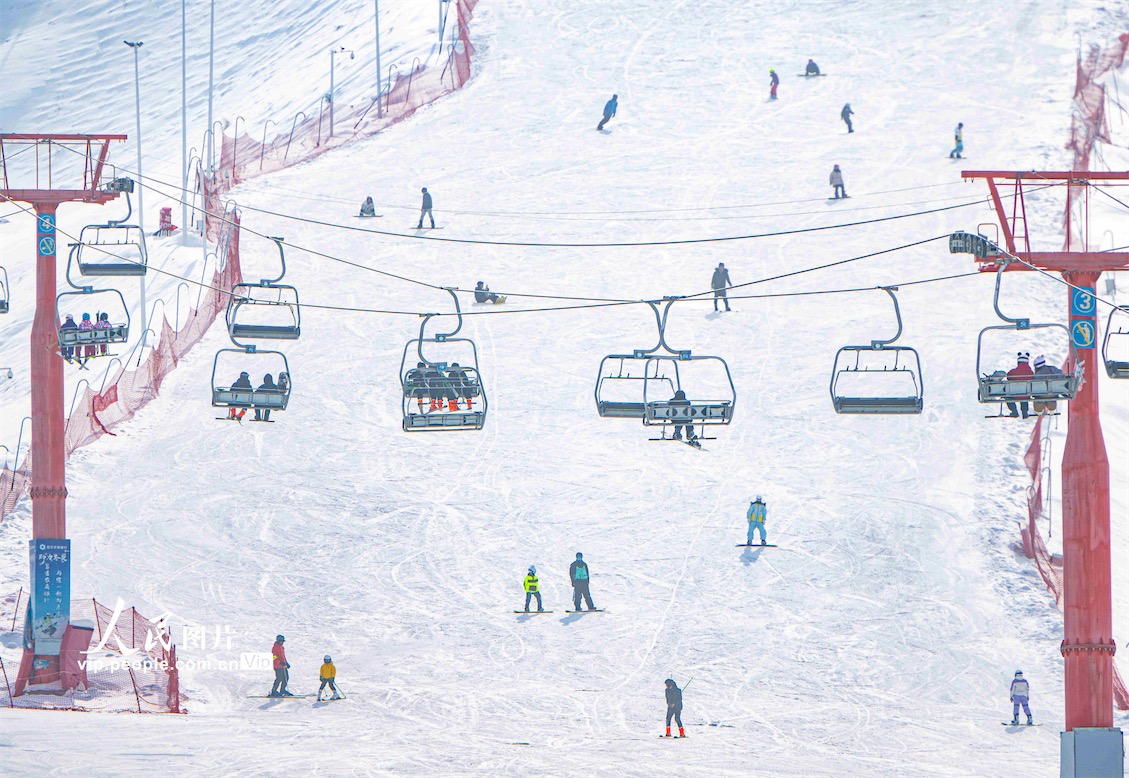 春節連休はアイス・スノースポーツを楽しもう　新疆・昌吉