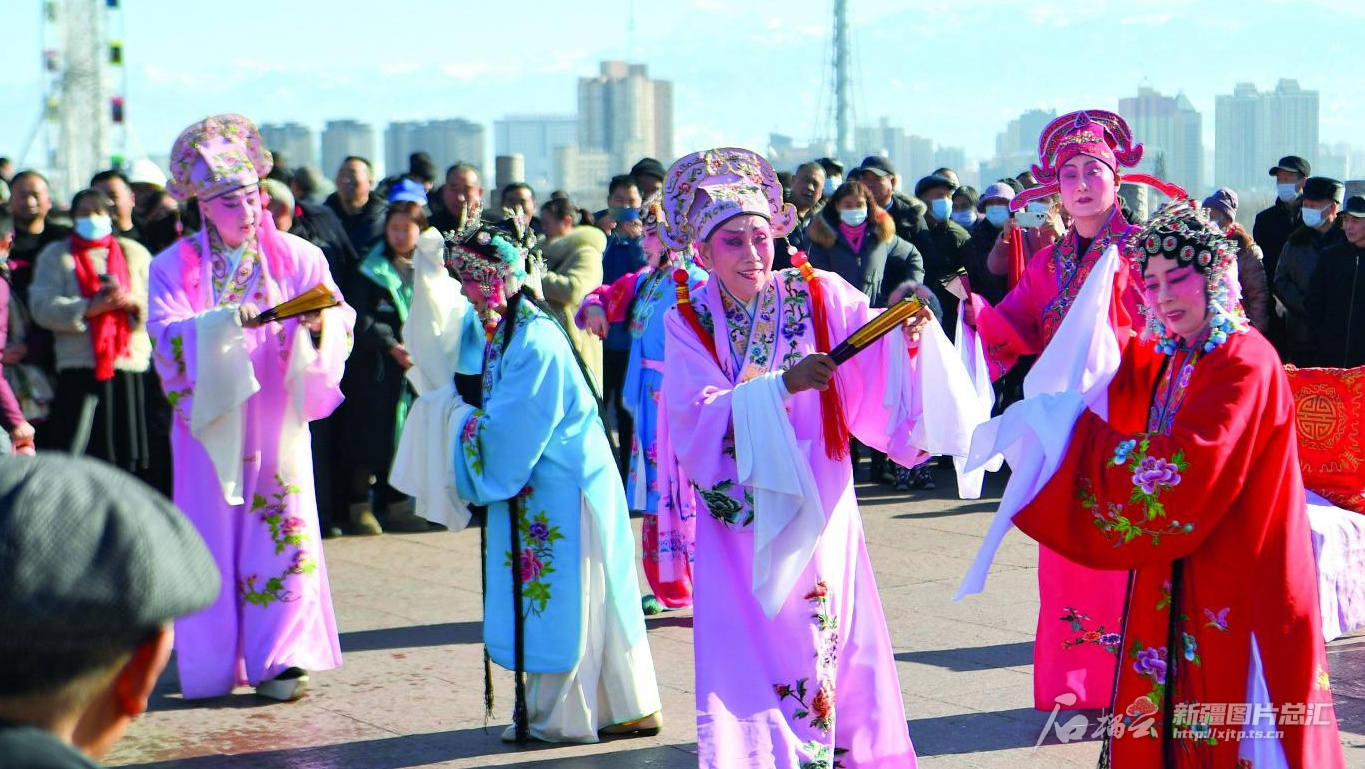 楽しく春節を祝う新疆、幸福感あふれる新春の佳き日