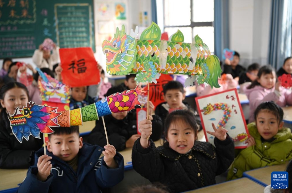 中国各地の学校で新学期スタート