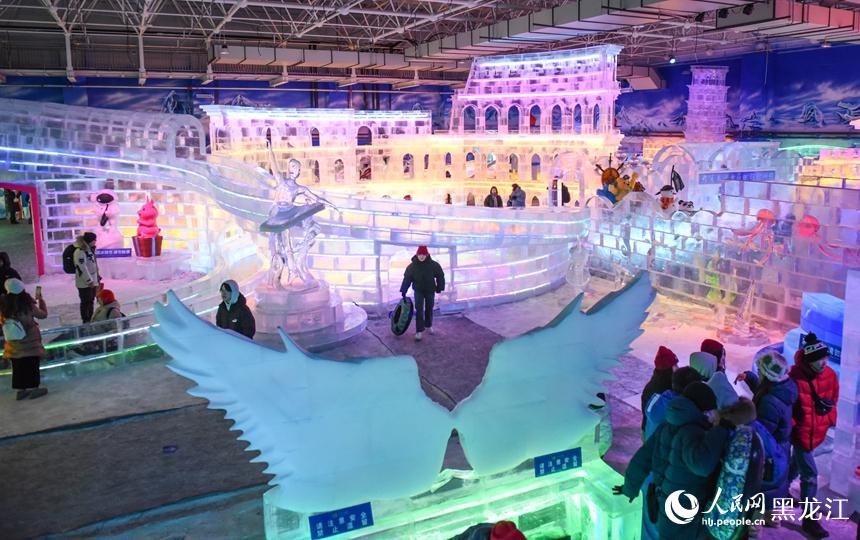 1年中楽しめる「哈爾浜氷雪芸術館」オープン　黒竜江省