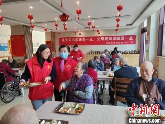 山西省は2024年に都市部・農村部の介護・高齢者食事支援幸福プロジェクトを全省で実施する。（写真提供は山西省民政庁）
