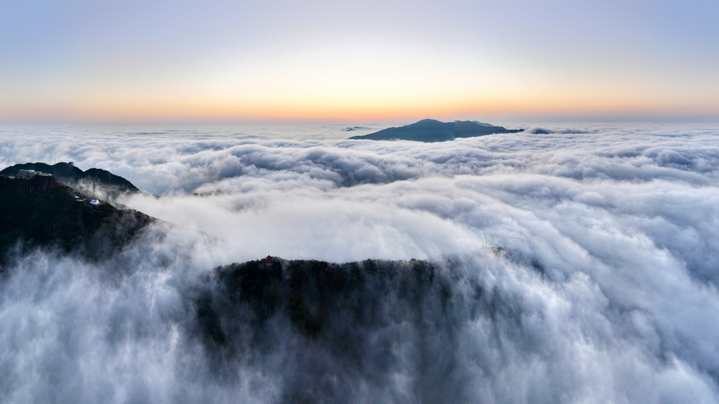 福建省戴雲山脈に広がる雲海（3月3日、ドローンによる撮影・姜克紅）。