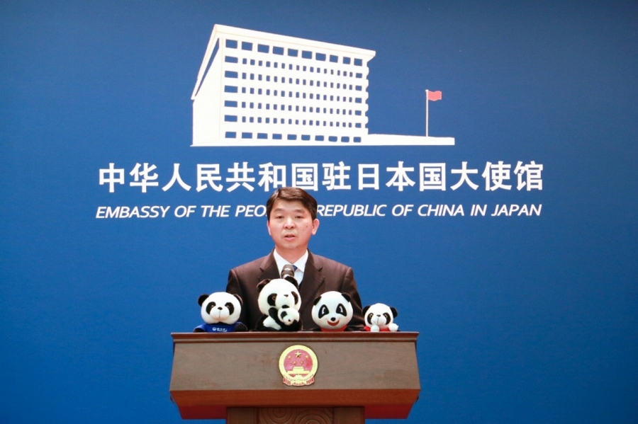 挨拶する中国駐東京観光代表処の欧陽安首席代表（撮影・許可）。