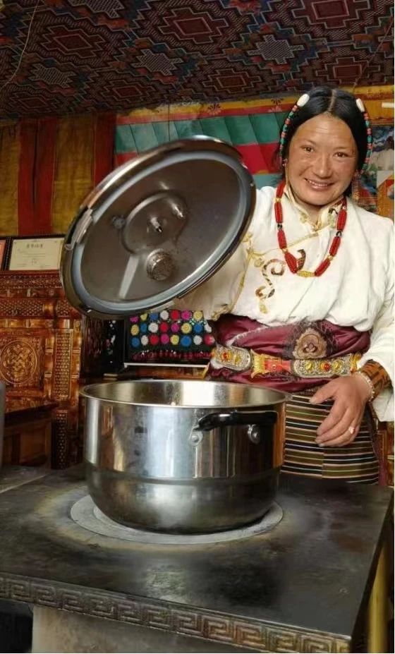 西蔵（チベット）自治区の農牧民が使用する高原対応型調理器具。（写真提供は西蔵自治区経済・情報化庁）