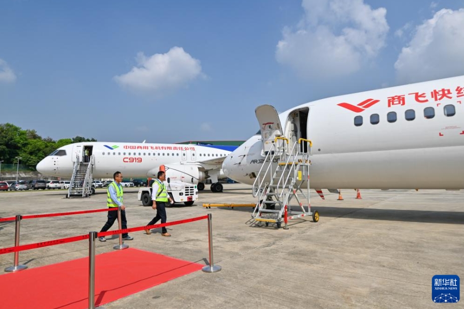 中国初の国産大型旅客機「C919」とジェット機「ARJ21」がマレーシアで公開