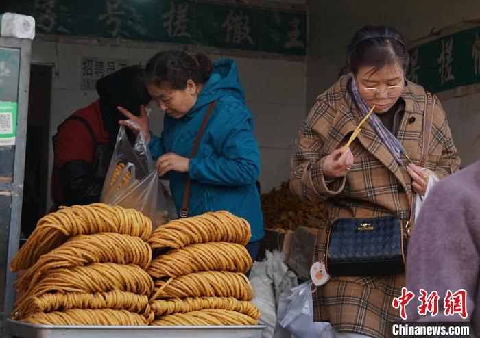青海の特産グルメを食べ尽くす！活気に満ちた青海省西寧市の下南関街