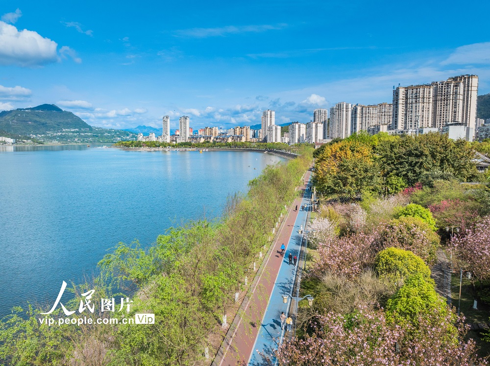 春たけなわの都市公園　重慶