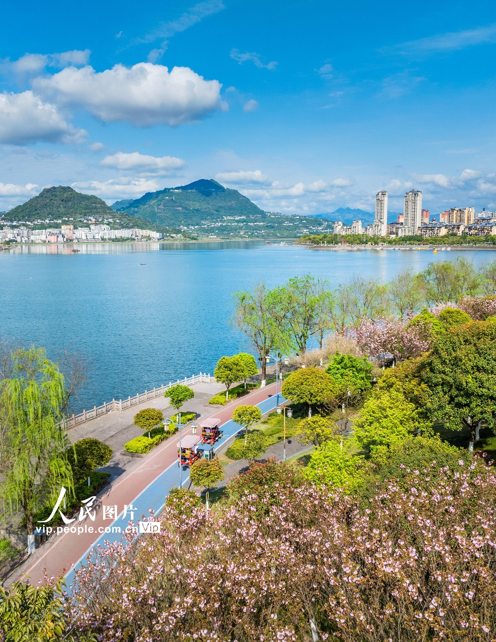 春たけなわの都市公園　重慶