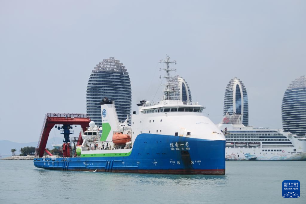 海南省の三亜港に帰港した科学調査船「探索1号」（3月28日撮影・沙暁峰）。