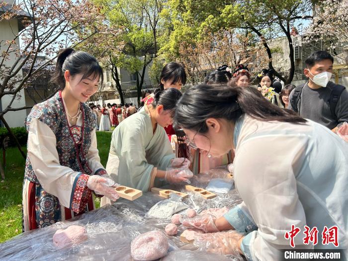 日本の高松市中学生訪中親善訪問団が江西省南昌で交流イベントに参加