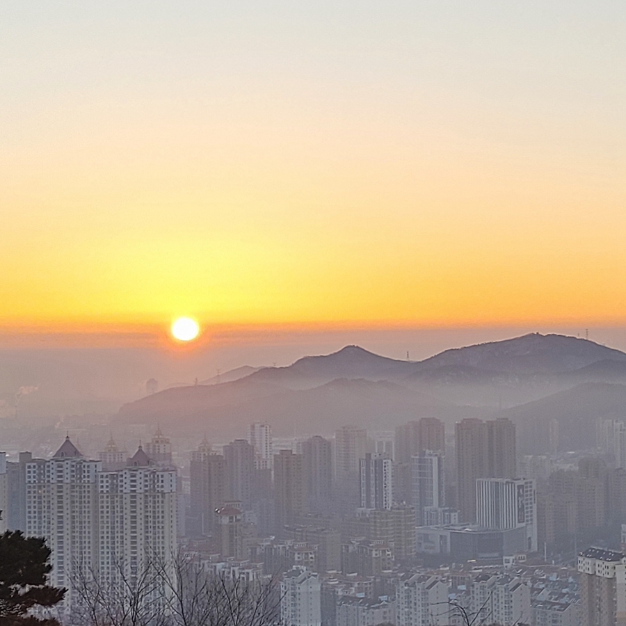 最初の太陽の光