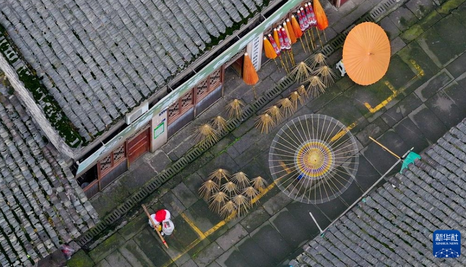 無形文化遺産の「油紙傘」で所得増加目指す四川省瀘州市江陽区