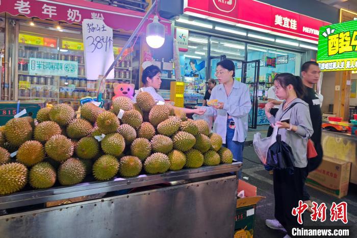 各地から食いしん坊が集まる広西・南寧市の大人気ナイトマーケット