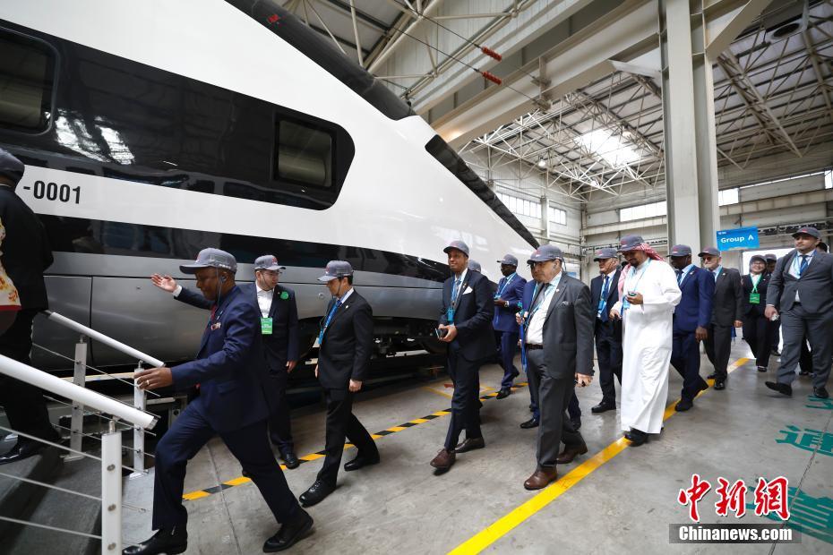 駐中国使節が中国中車を訪問　「中国のスピード」を実感し、協力の深化に期待　河北省