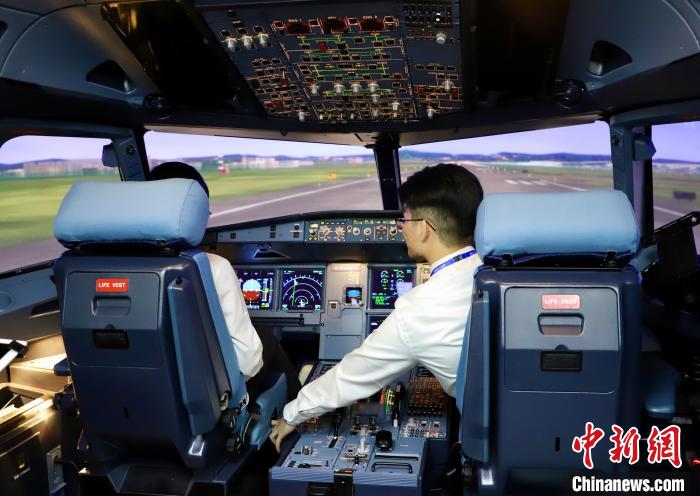 南方航空が初めて公開した中国の特色あるハイレベルシミュレーターの内部。（画像提供は南方航空）