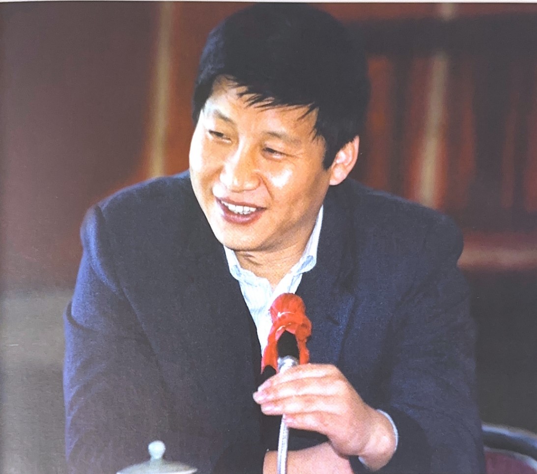 1988年6月から1990年4月まで福建省寧徳地区党委員会書記を務めていた習近平氏（書籍「貧困脱却」より）。