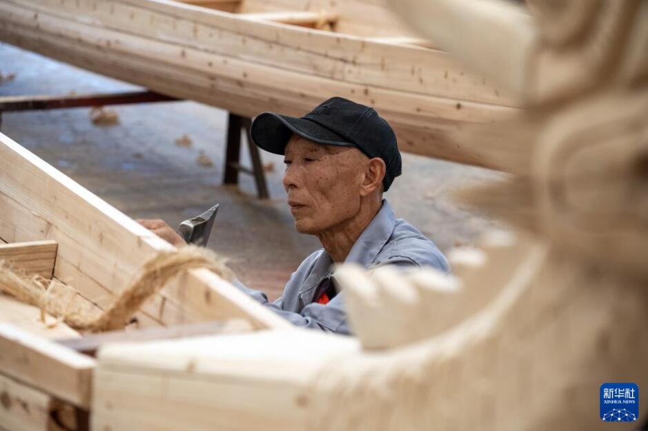 ピークを迎えた端午節のドラゴンボート制作　江蘇省興化