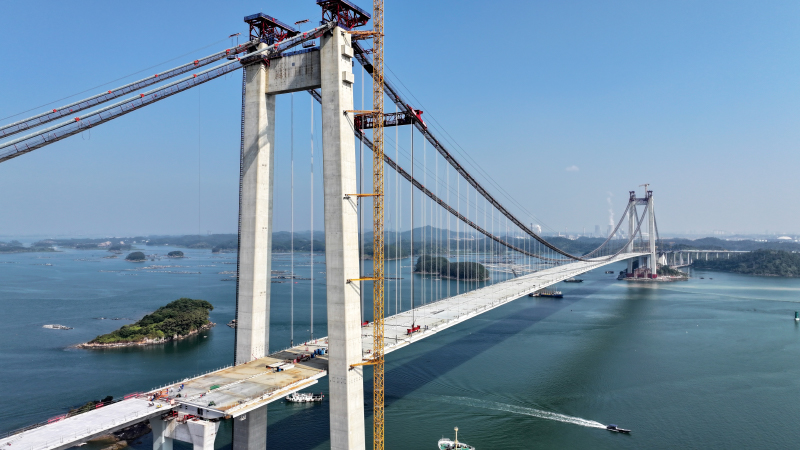 閉合作業が無事完了した竜門大橋の主航道橋（写真提供・広西交通投資集団）。