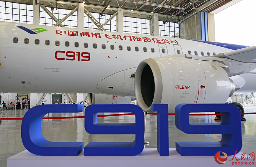 大型旅客機C919がキャンパスへ　中国独自開発の魅力を間近に体験する大学生