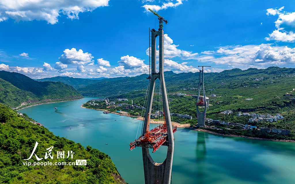 佳境を迎えた新市金沙江特大橋の建設工事　雲南省綏江
