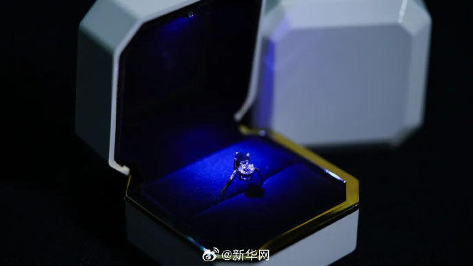 北京科技大学の卒業記念品は「ダイヤの指輪」