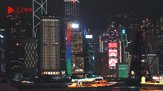 ネオンサインが彩る香港特区の夜