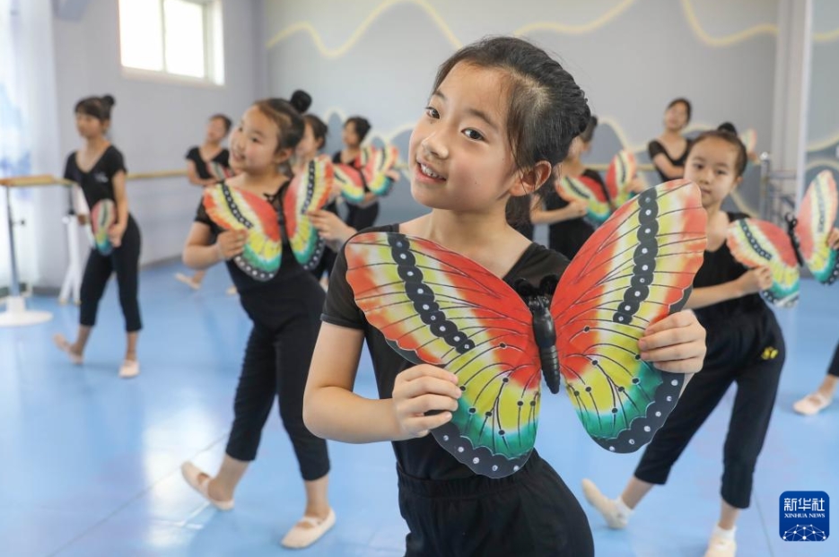 ダンスや水泳、楽器を学び充実した夏休み過ごす子供たち　河南省