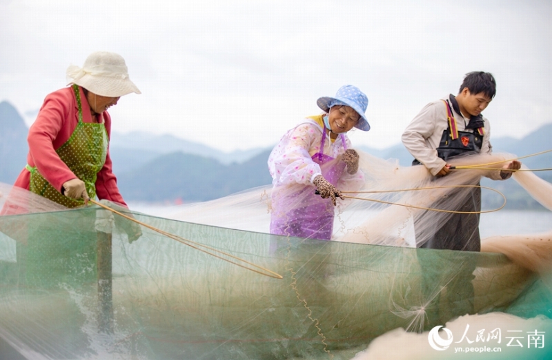 中国最大の深水淡水湖で漁労シーズンが開始