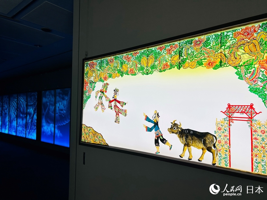 「光影共鳴～ゆるかわふうの光彫り世界と柴廣義の中国の影絵人形」が4日に日本・東京の日中友好会館美術館で開幕した。（撮影・許可）