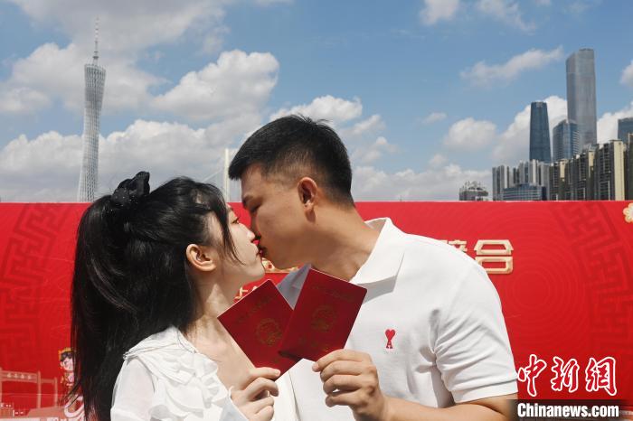 広州が観光船上での「婚姻証明書」発行をスタート　広東省