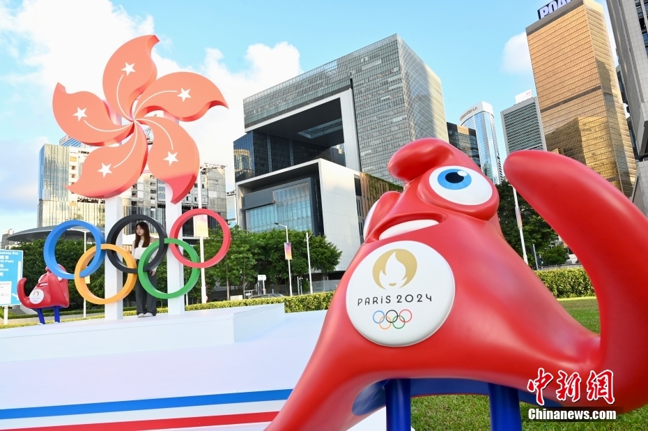 香港特区の添馬公園にパリ五輪をテーマにしたオブジェ設置