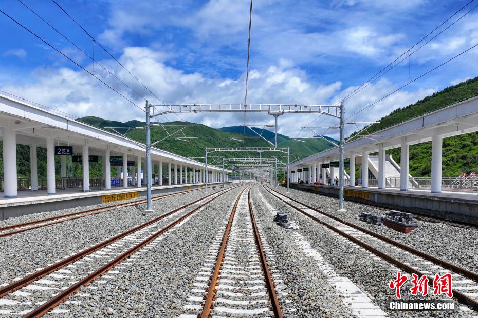 川青鉄道鎮江関－黄松関区間の新駅3駅が完成