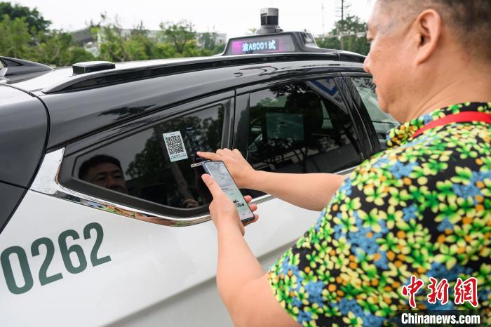 海外華文メディア代表一行が自動運転サービスを体験　重慶市永川