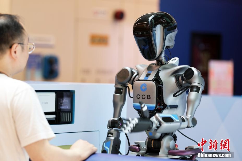 【音声ニュース】スマート人型ロボット、上海の銀行で訓練スタート
