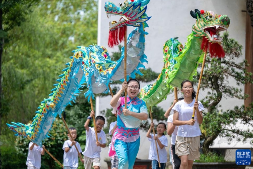 多彩な夏休みを楽しむ中国の子どもたち