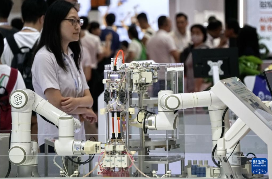 【音声ニュース】 中国の2023年の産業用ロボット新規導入台数が世界の半数以上に