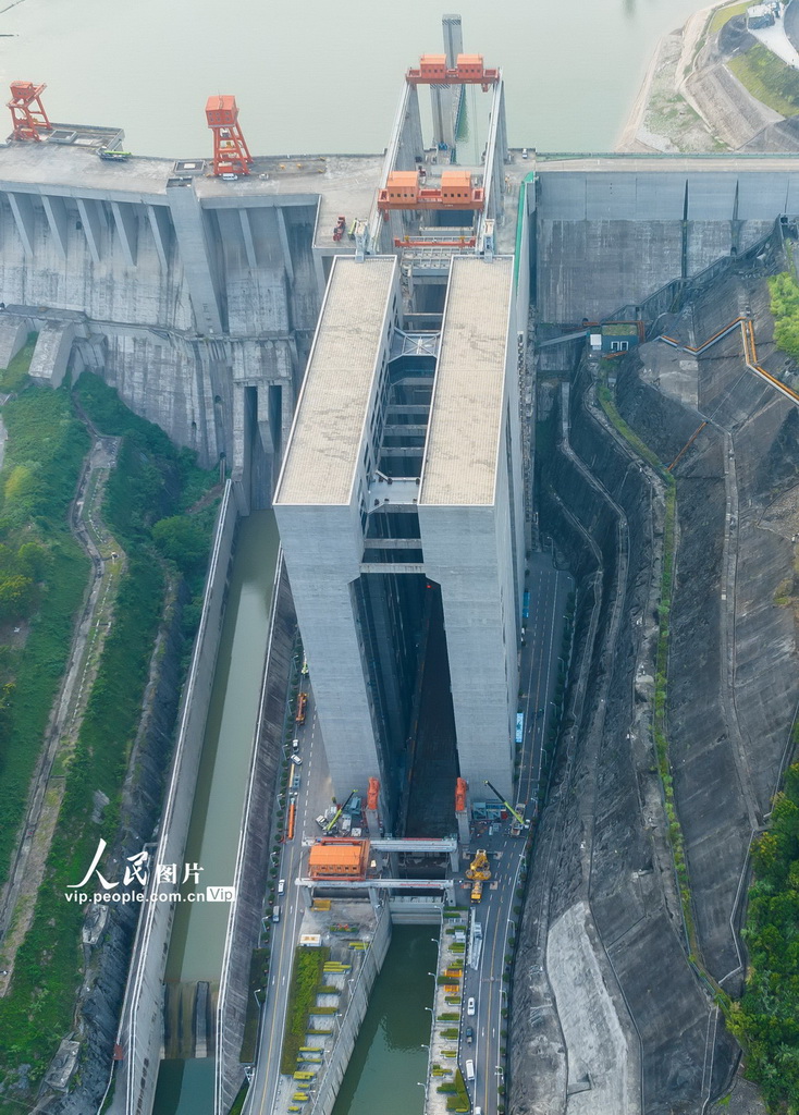 三峡ダムの船舶昇降機が稼働を停止し　湖北省宜昌