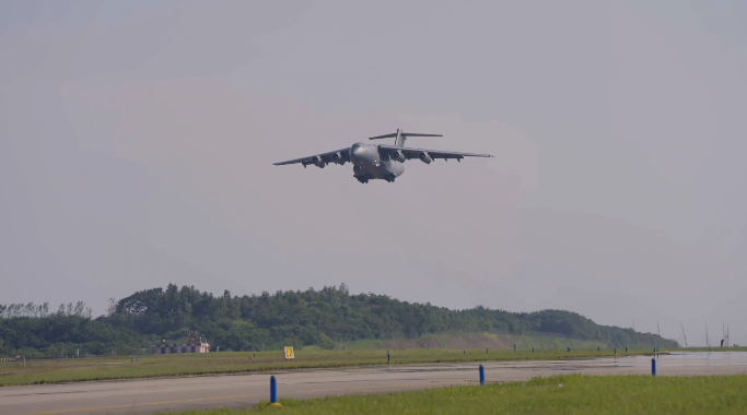 中国空軍がエジプト航空ショーに参加、「運-20」がピラミッド上空を飛行へ