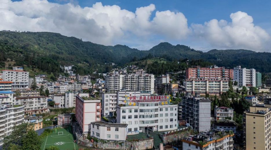 新学期を迎えた山間部の中国・赤道ギニア友好小学校　雲南省