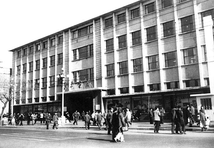 1970年の拡張工事後の「王府井書店」。