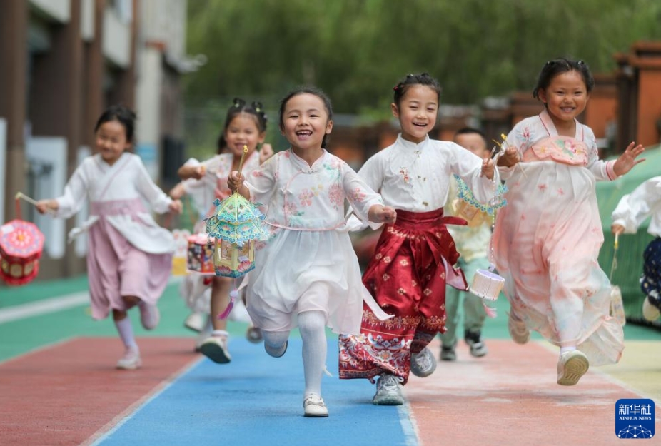 様々な民俗行事で中秋節を祝う