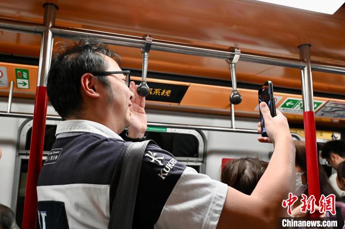 香港地下鉄が45周年を記念する復刻版レトロ車両を運行