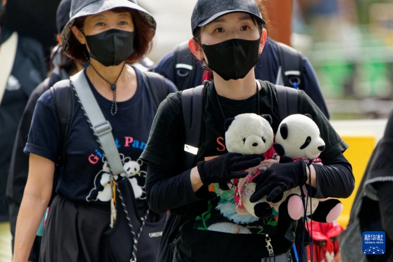 上野動物園の「比力」と「仙女」が中国に返還　大勢のファンが別れ惜しむ