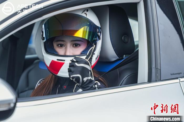 無人運転と人間が競うレース大会開催　湖南省